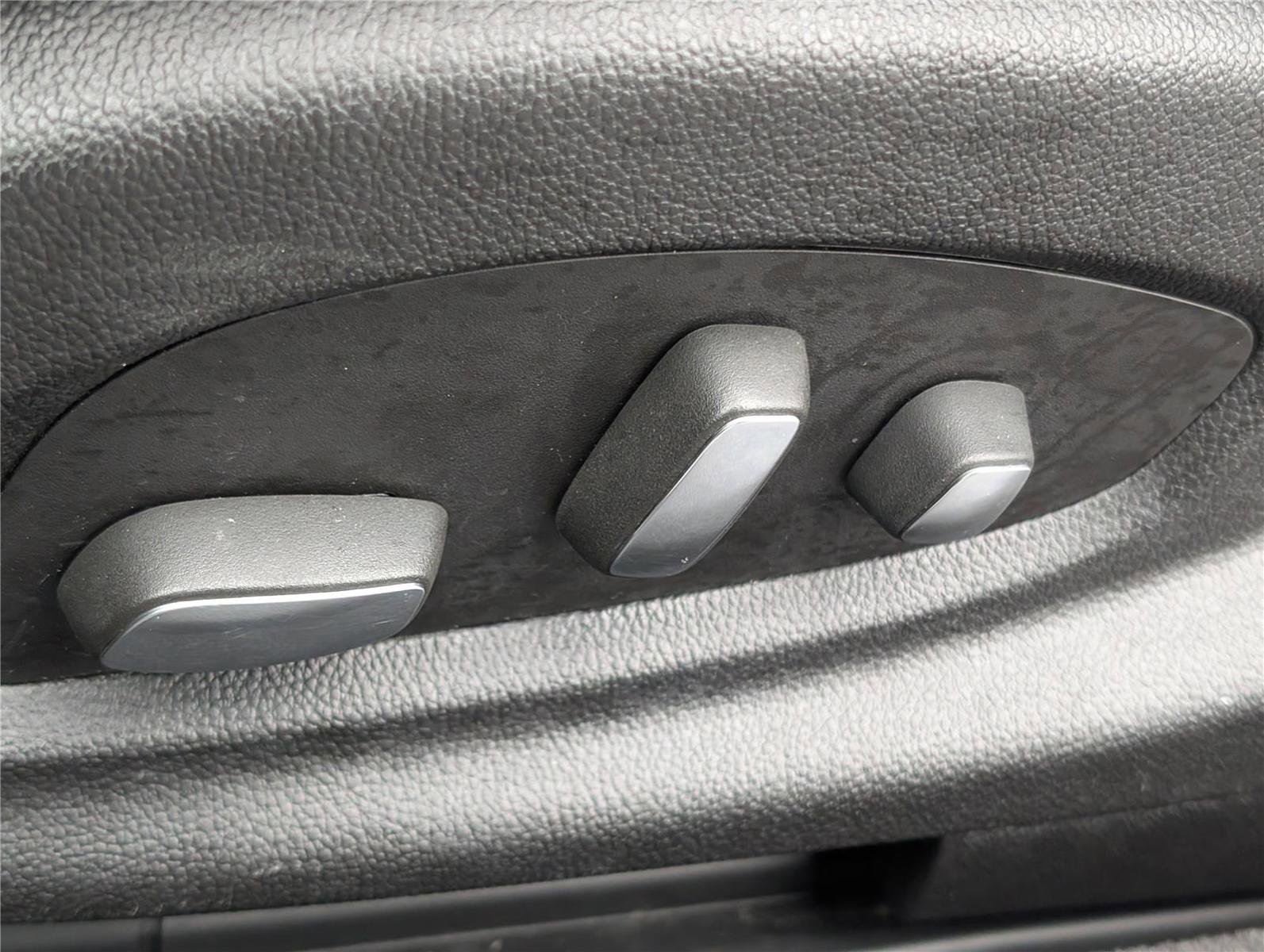 Used 2014 Cadillac ELR w/ Luxury Package image 20