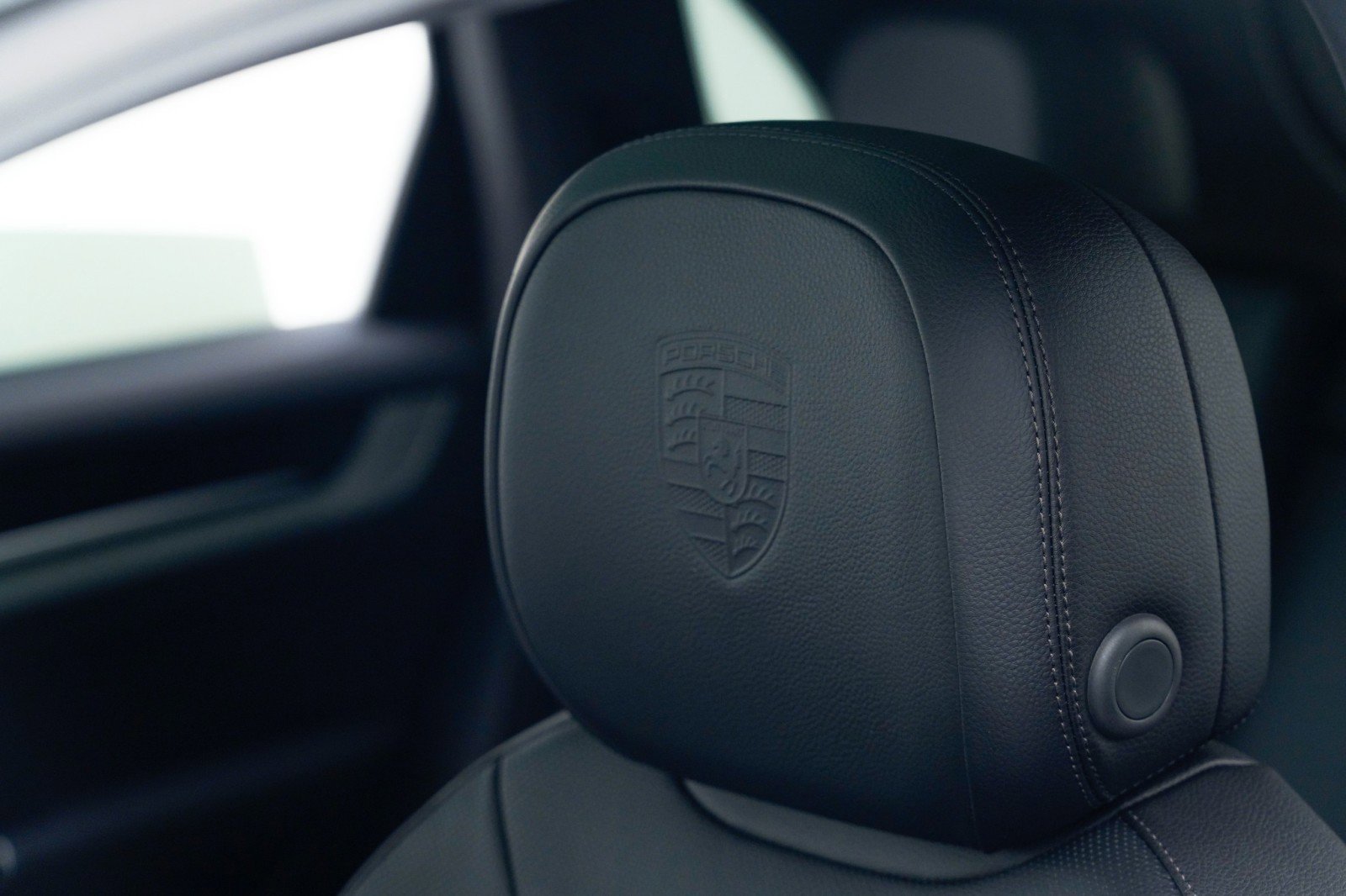 New 2026 Porsche Cayenne image 18