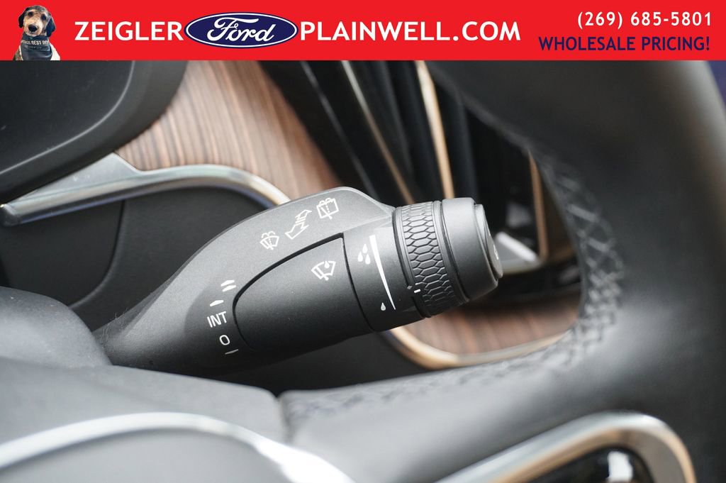 Used 2023 Volvo XC60 B5 Ultimate image 29