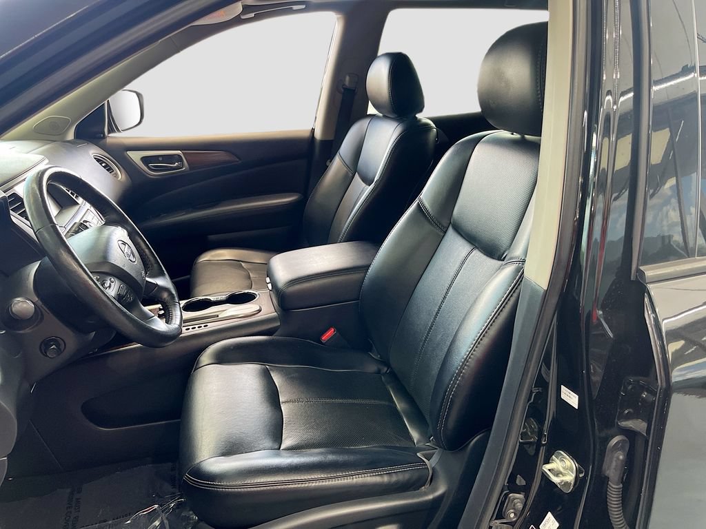 Used 2020 Nissan Pathfinder Platinum FWD image 21