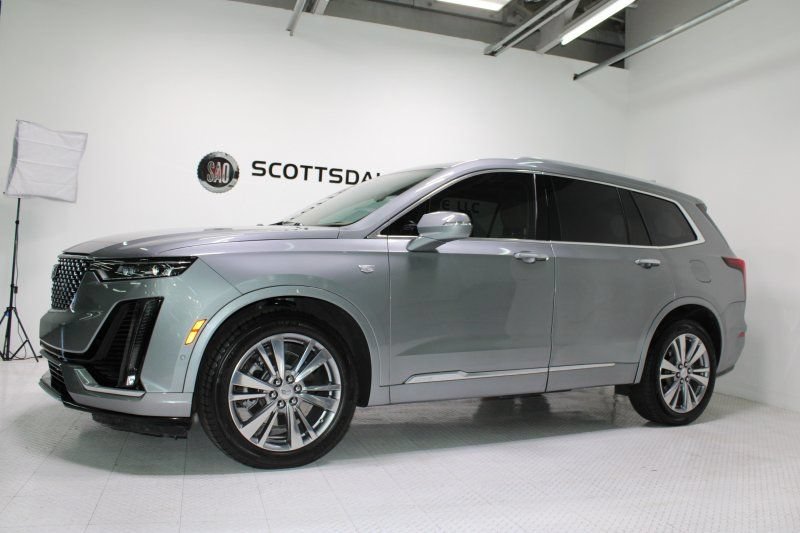 Used 2023 Cadillac XT6 Premium Luxury w/ Platinum Package AWD/4WD image 2