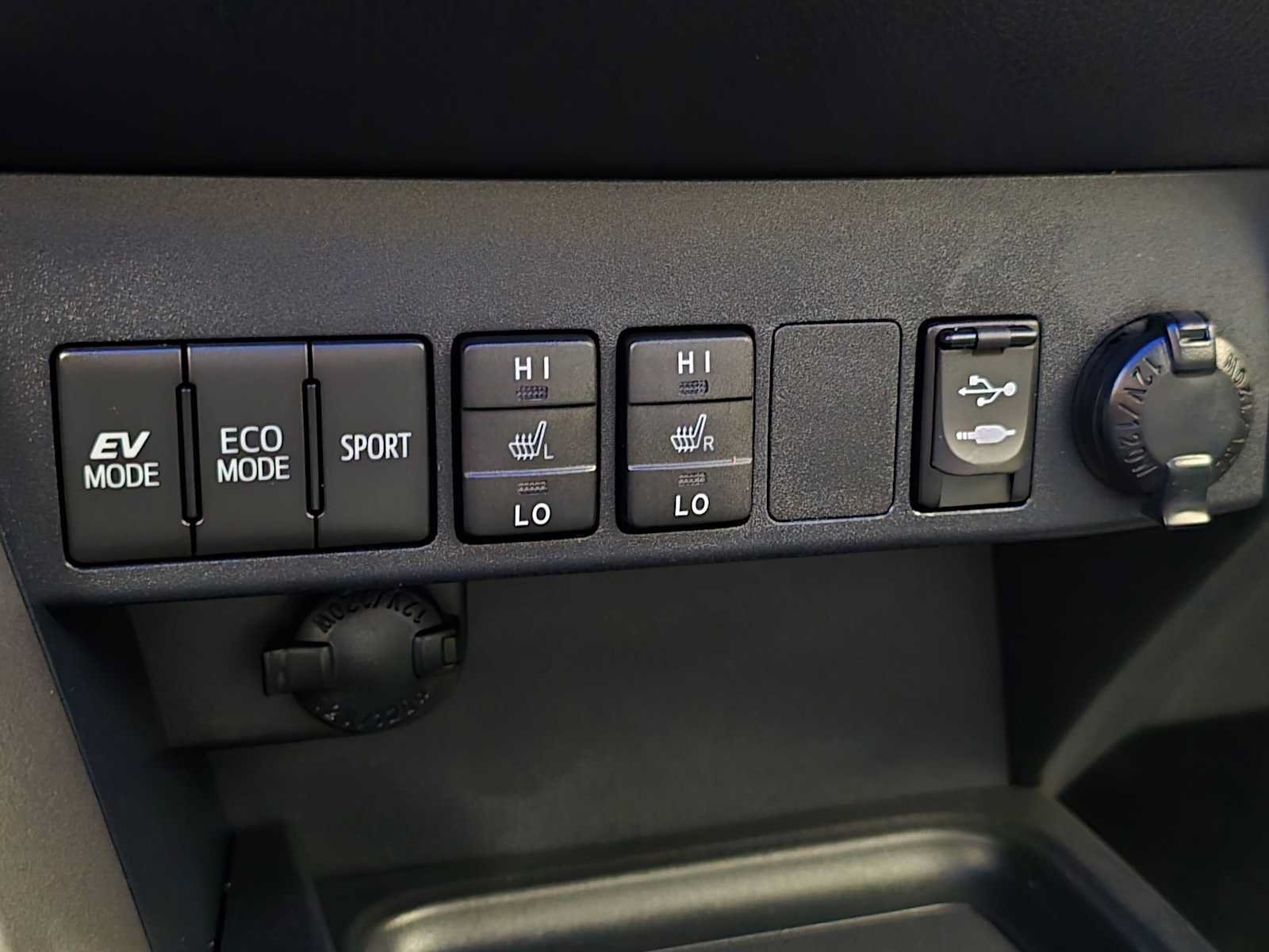 Used 2018 Toyota RAV4 Limited AWD/4WD image 14