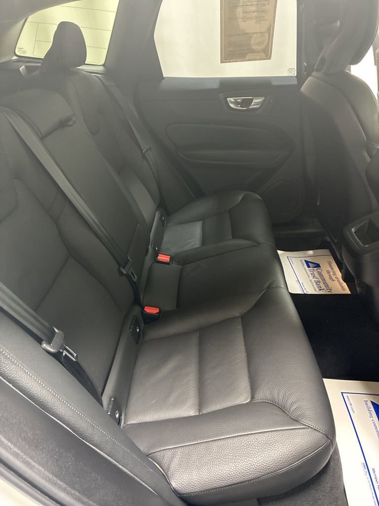 Used 2025 Volvo XC60 B5 Plus image 26