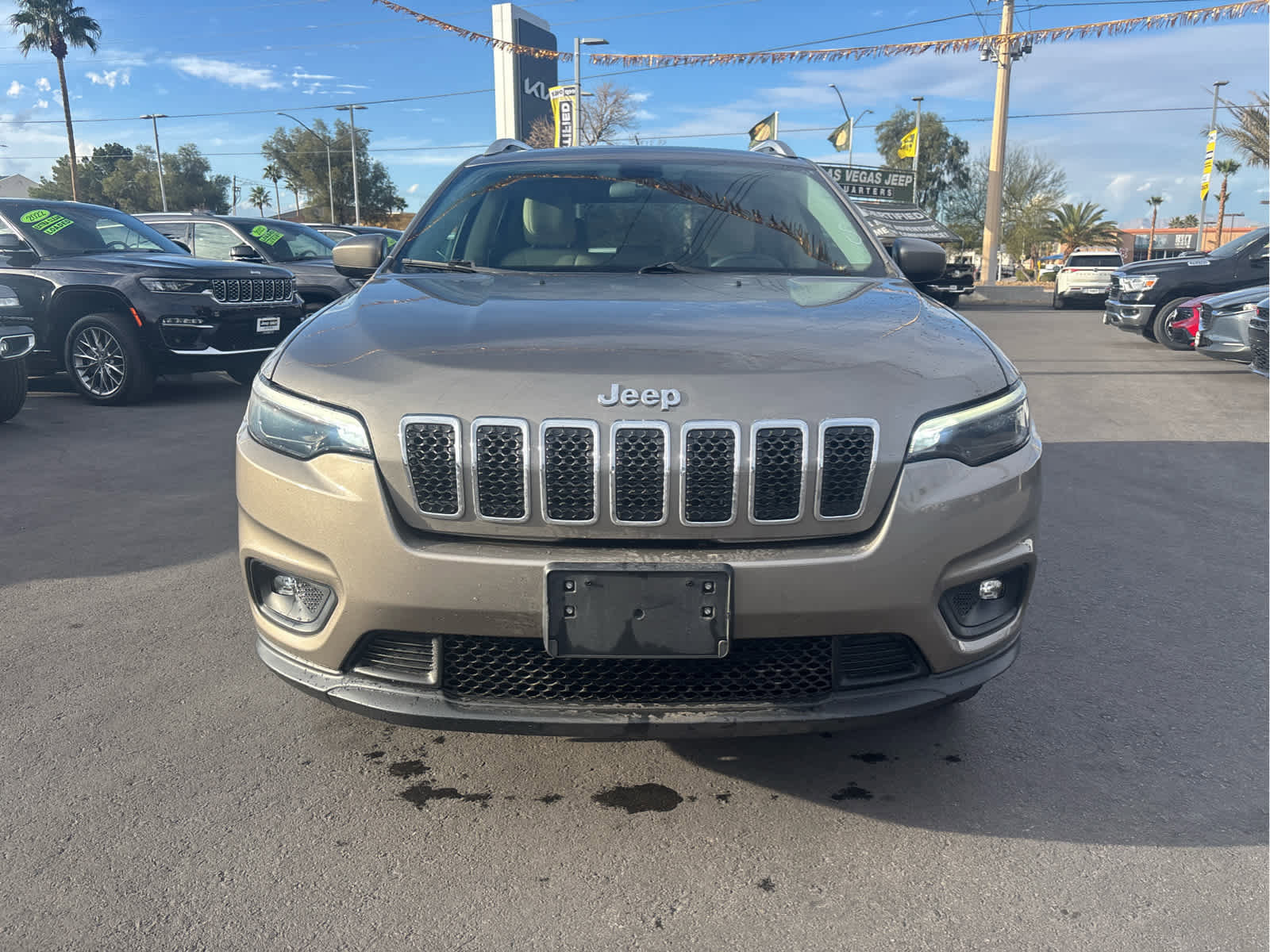 Used 2019 Jeep Cherokee Latitude w/ Cold Weather Group image 2