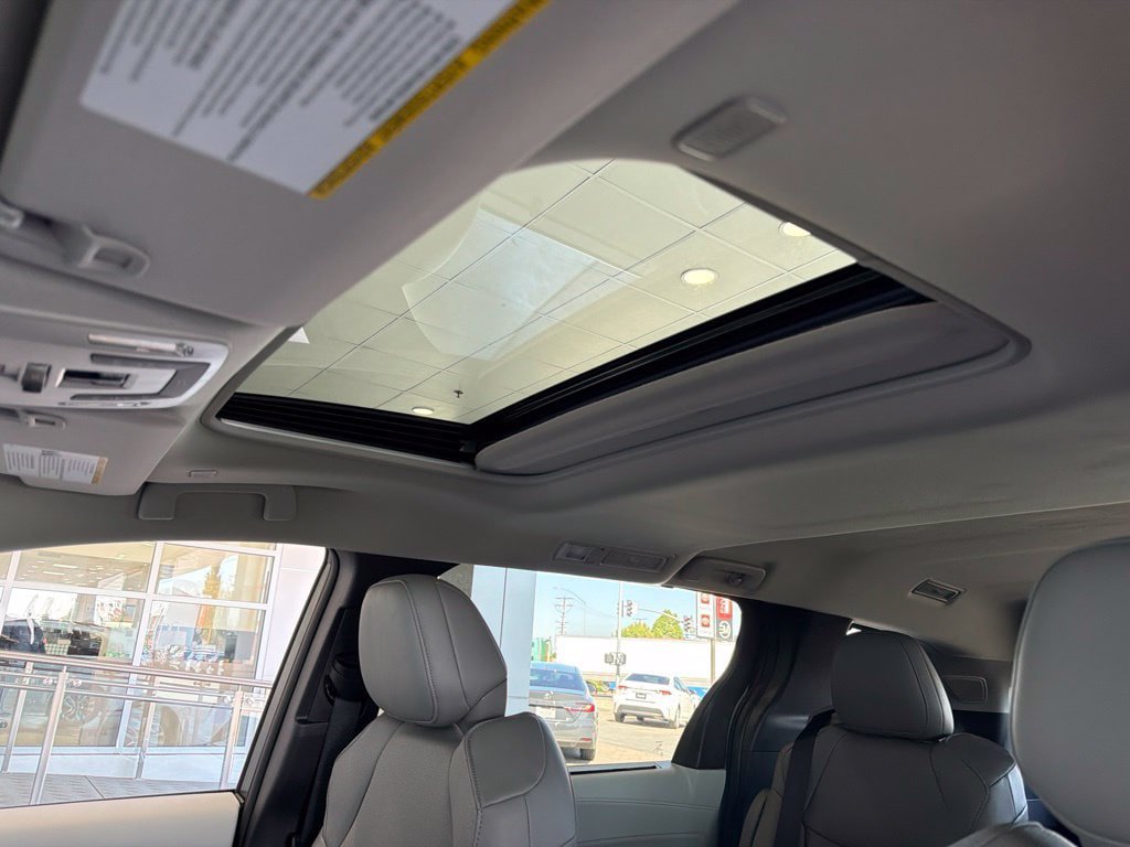 New 2026 Toyota Sienna XLE AWD/4WD image 20