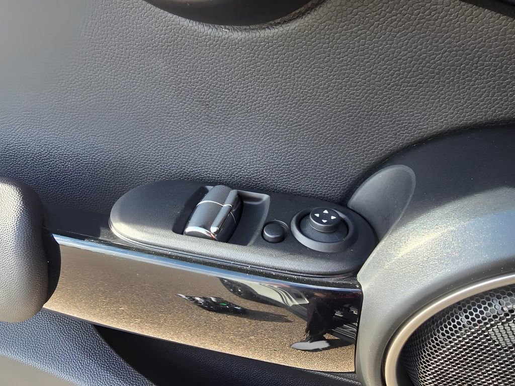 Used 2015 MINI Cooper S image 27