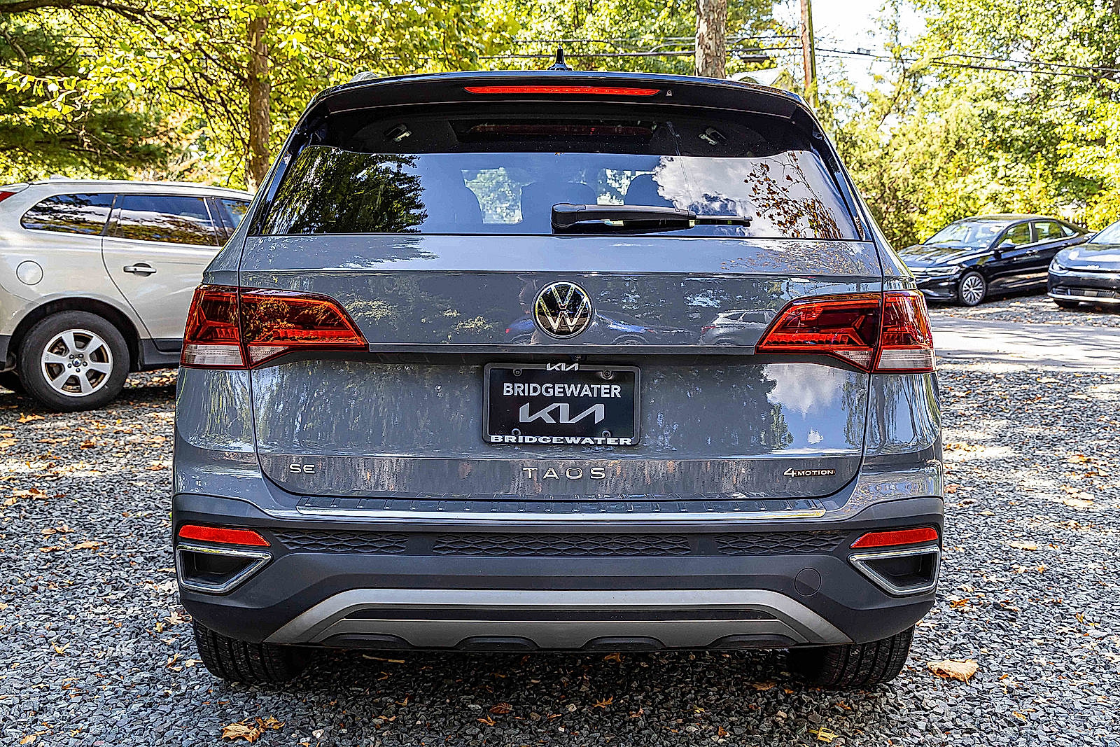 Used 2023 Volkswagen Taos SE w/ Panoramic Sunroof Package image 5