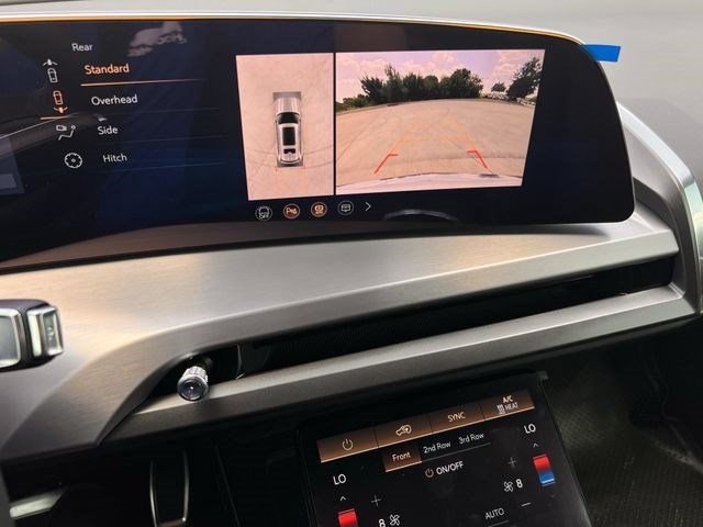 New 2027 Cadillac Vistiq Luxury AWD/4WD image 16