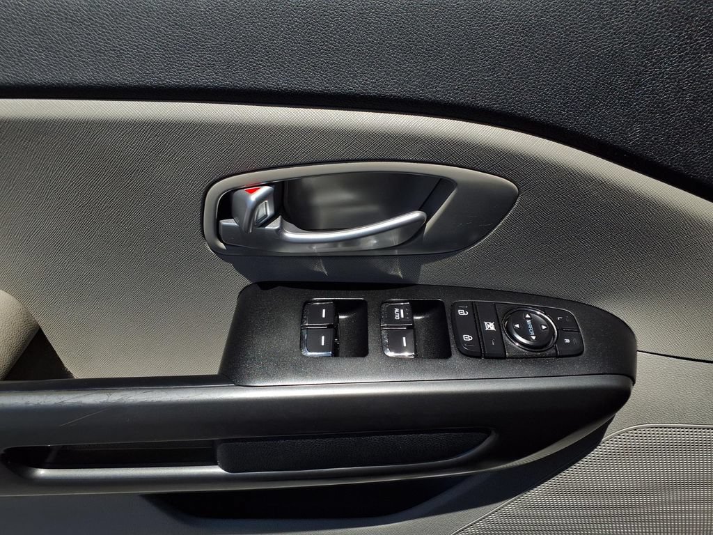Used 2019 Kia Sedona EX FWD image 17
