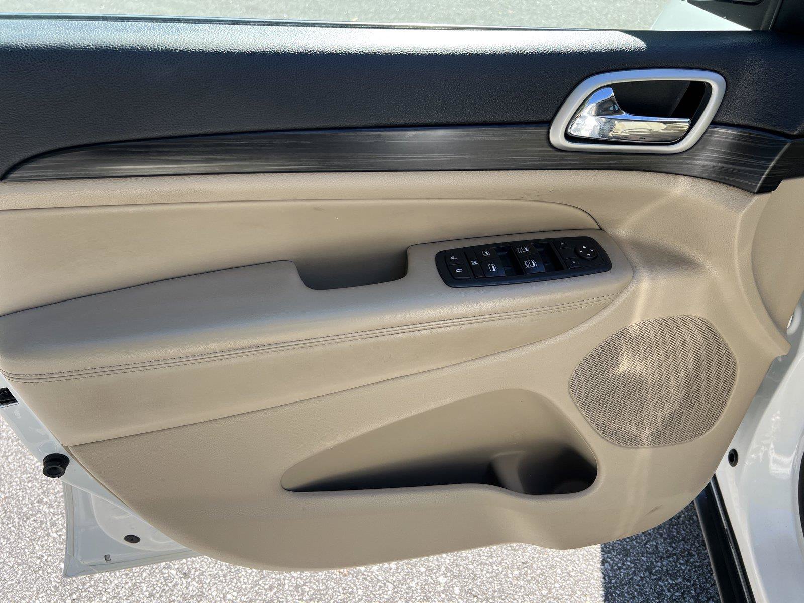 Used 2020 Jeep Grand Cherokee Laredo RWD image 21