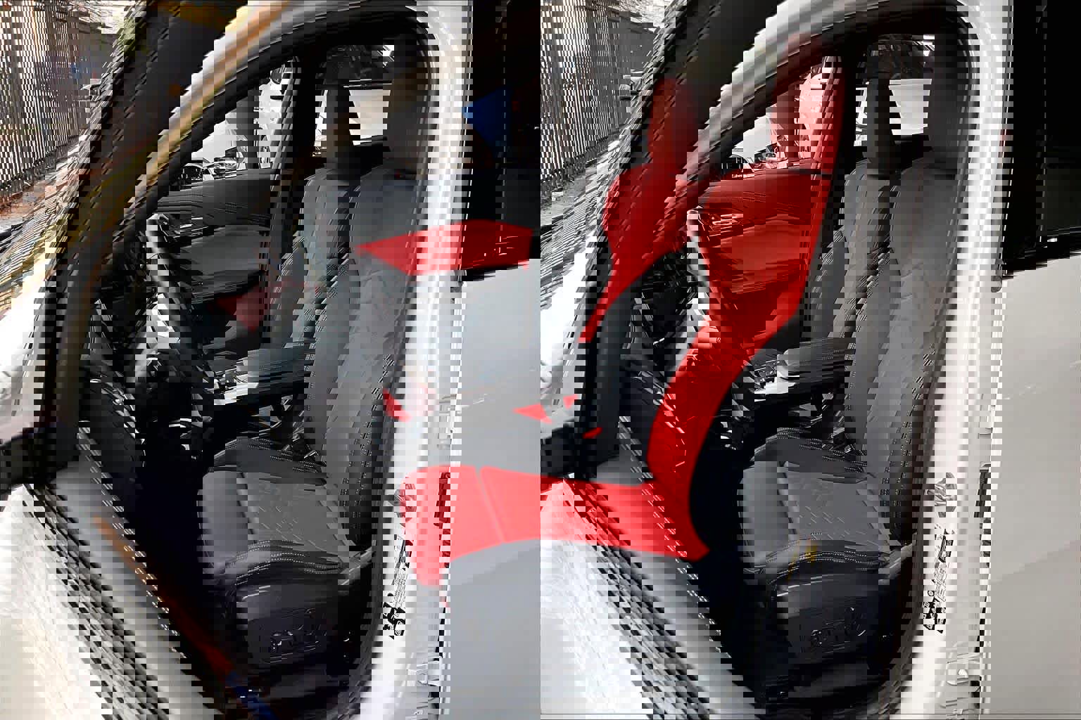 Certified 2025 BMW X2 xDrive28i image 8