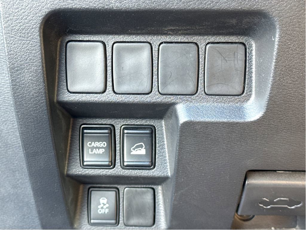 Used 2024 Nissan Frontier SV image 12