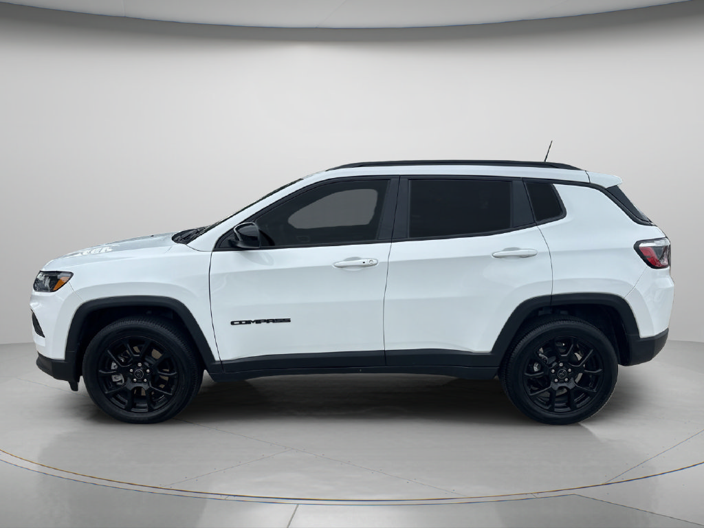 Used 2026 Jeep Compass Latitude AWD/4WD image 4