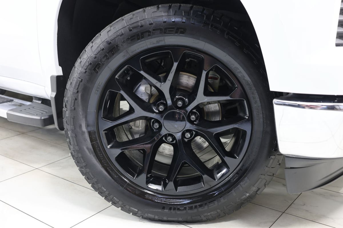 Used 2022 Chevrolet Silverado 1500 LTZ w/ LTZ Convenience Package II AWD/4WD image 13