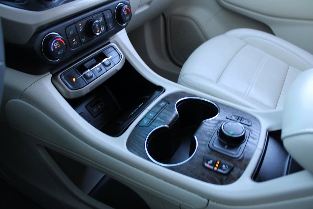 Used 2021 GMC Acadia Denali w/ Denali Ultimate Package image 19