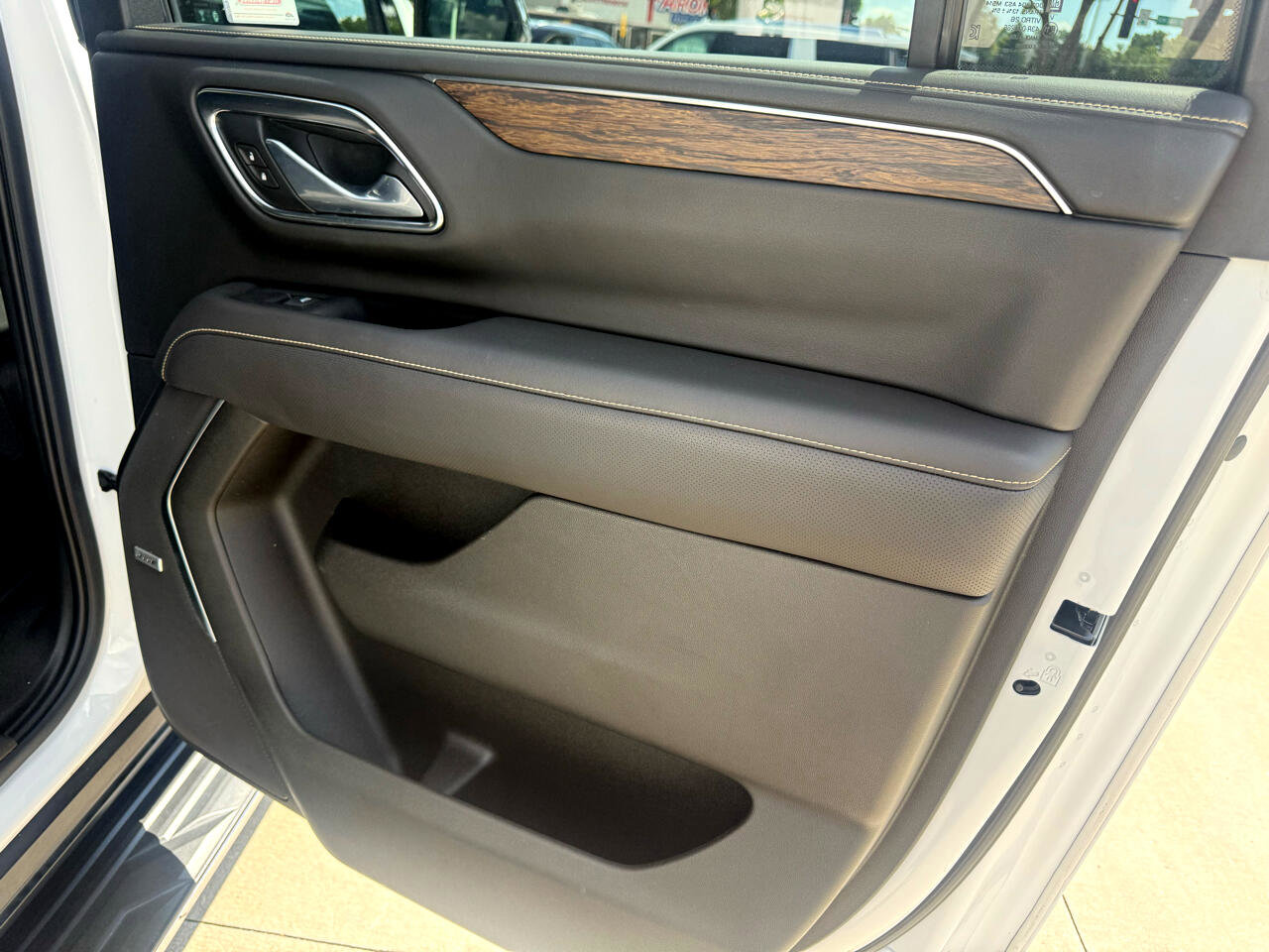 Used 2021 Chevrolet Suburban Premier w/ Premium Package image 21