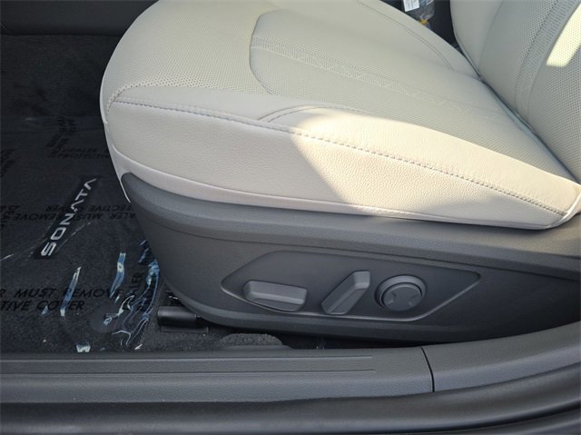 New 2025 Hyundai Sonata Limited image 12