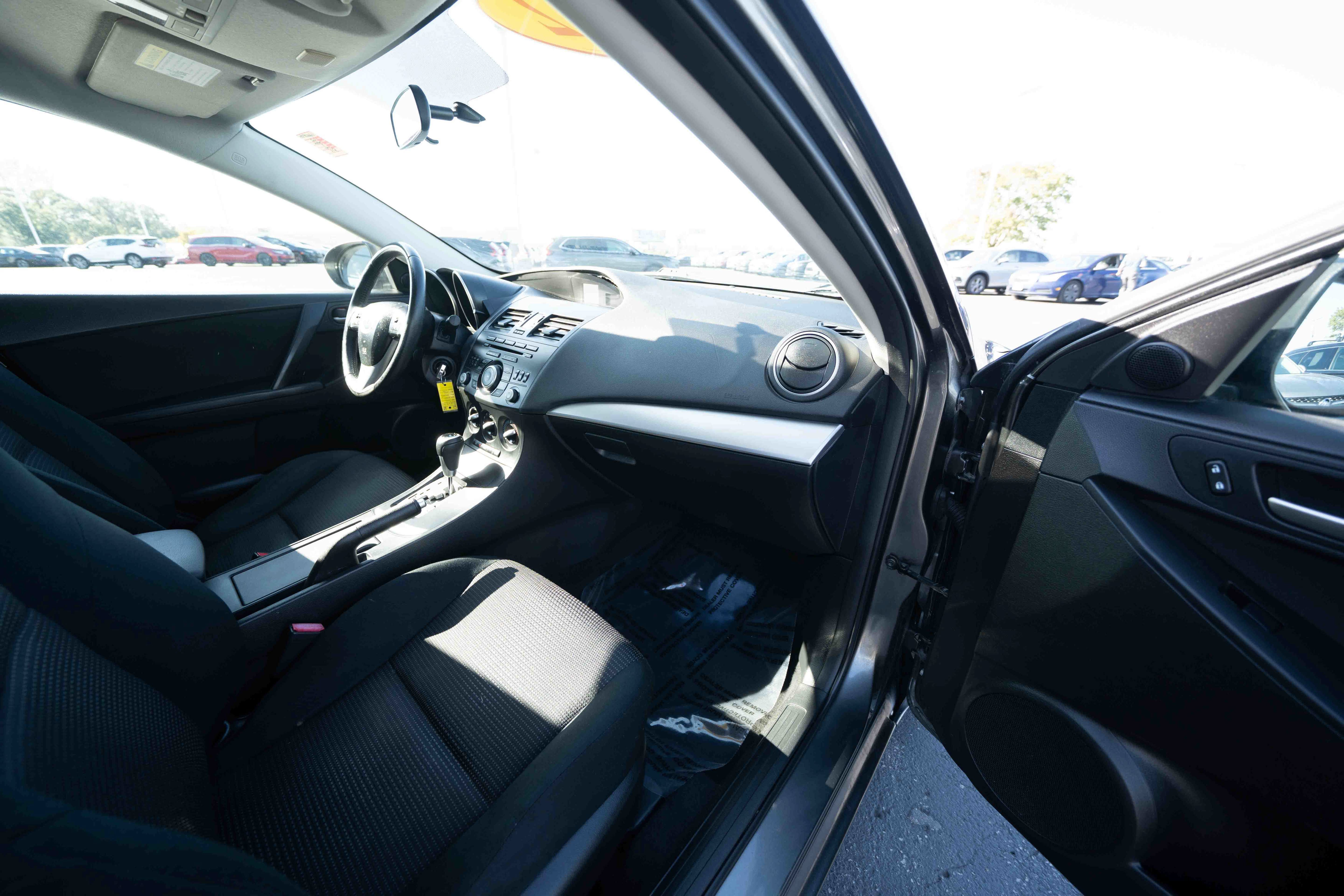Used 2012 MAZDA MAZDA3 i Touring FWD image 25