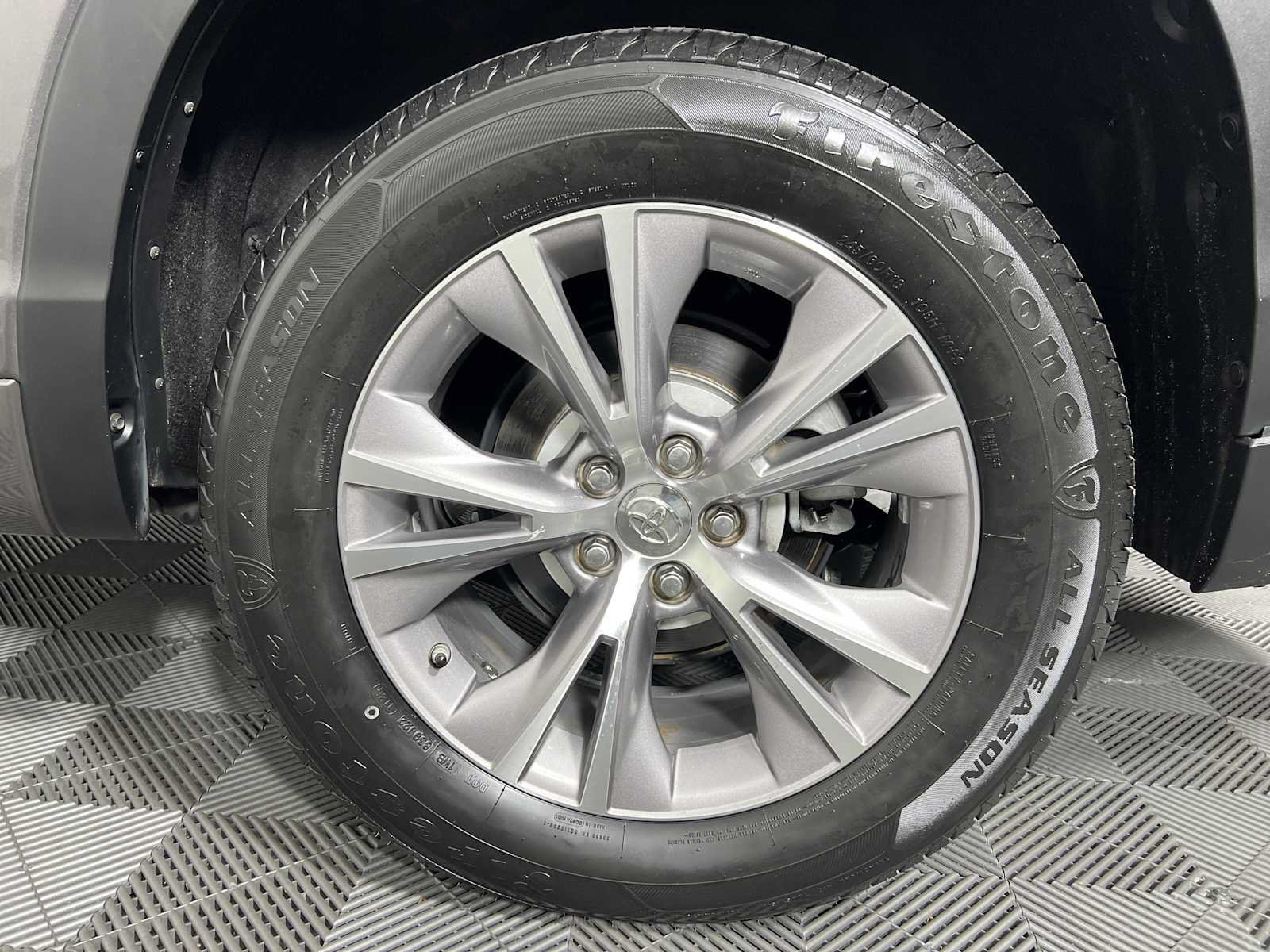 Used 2015 Toyota Highlander XLE FWD image 22