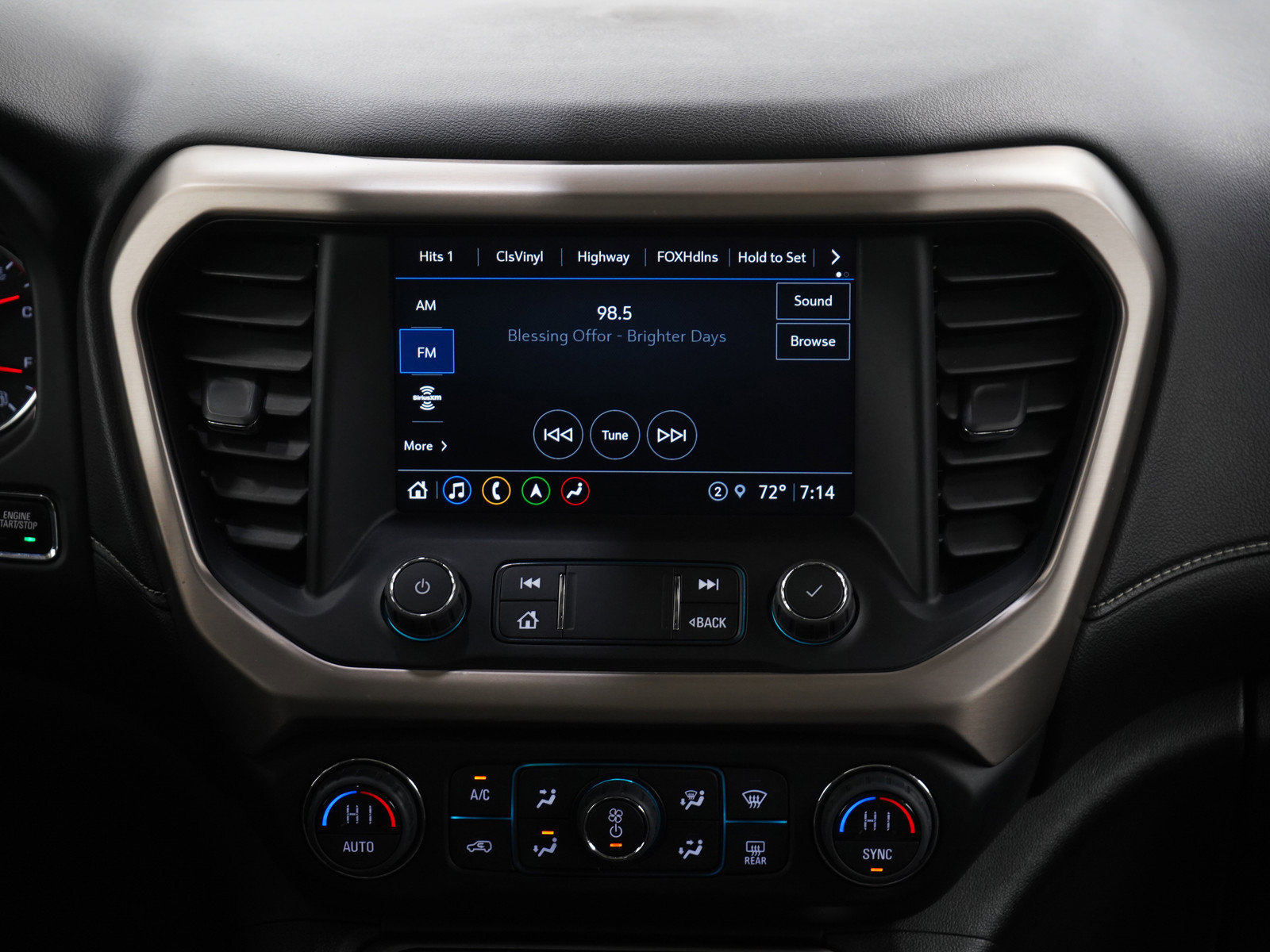 Used 2022 GMC Acadia Denali w/ Denali Ultimate Package image 16