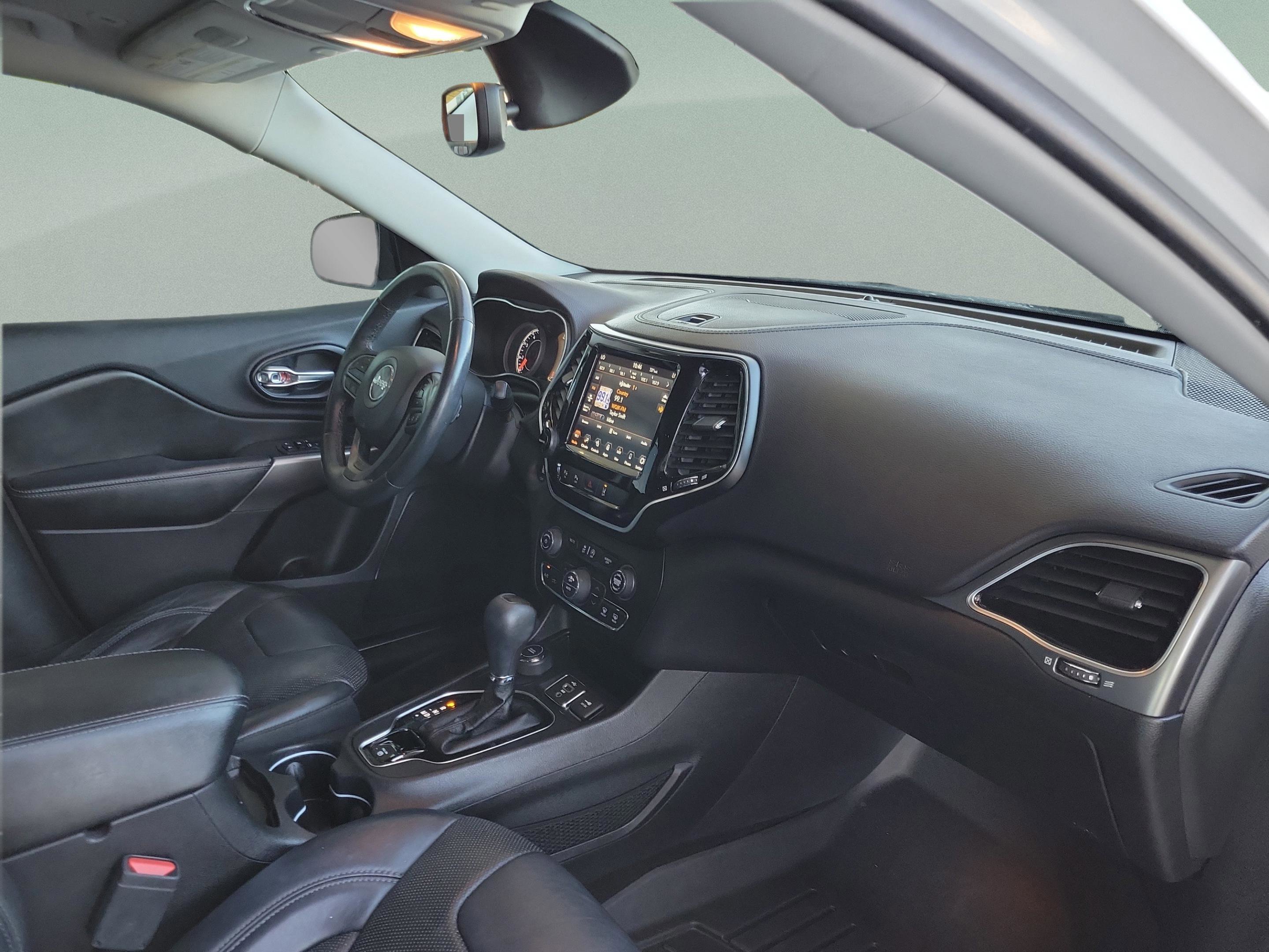 Used 2019 Jeep Cherokee Limited w/ Luxury Group image 12