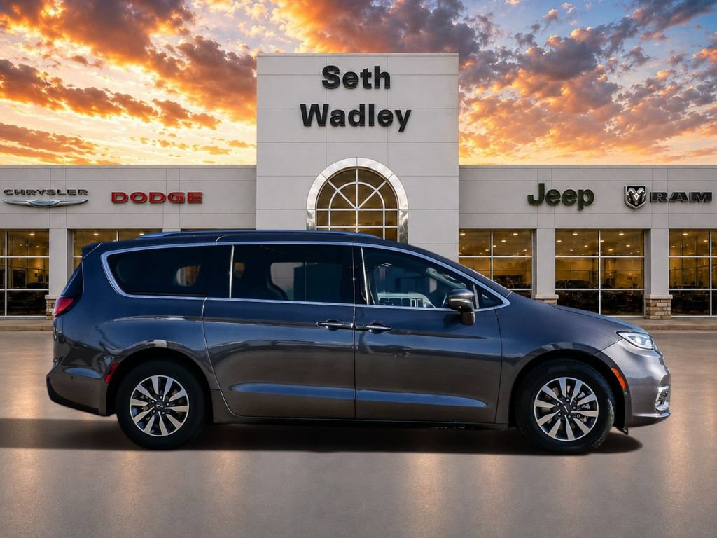 Used 2021 Chrysler Pacifica Touring-L FWD image 8