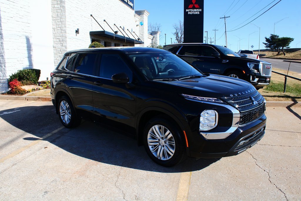 Used 2024 Mitsubishi Outlander ES image 5