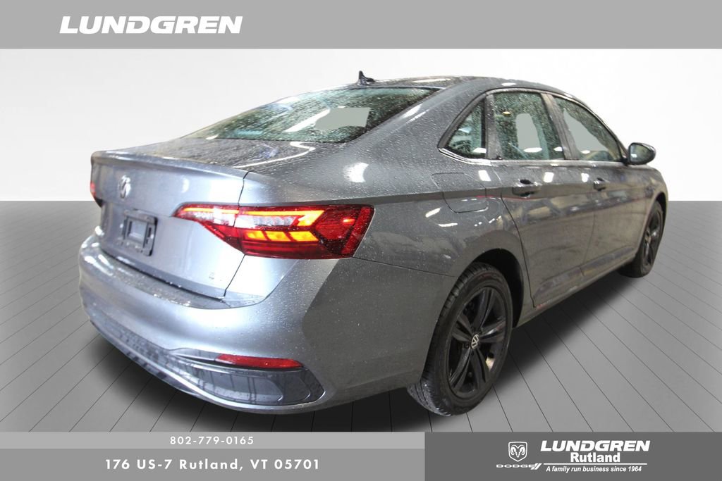 Used 2023 Volkswagen Jetta SE w/ Panoramic Sunroof Package FWD image 5