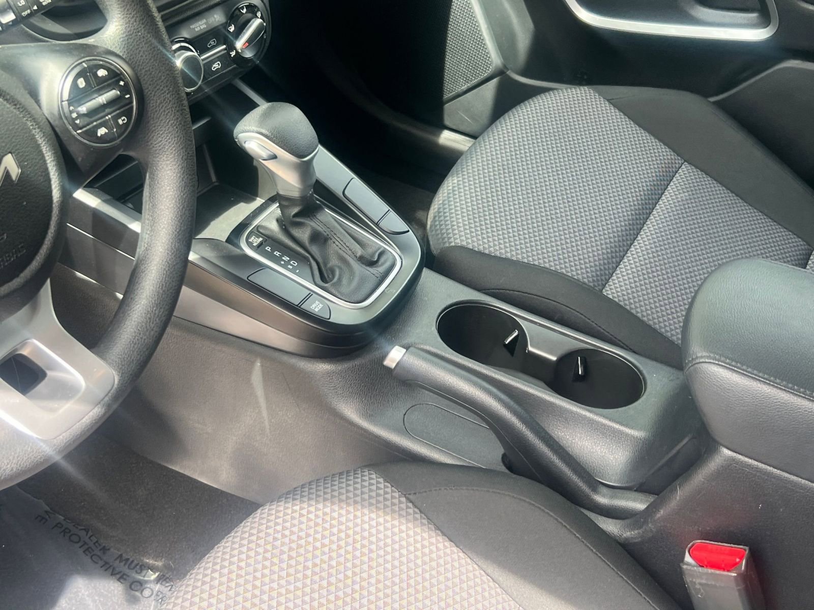 Used 2025 Kia Soul LX w/ LX Technology Package FWD image 36