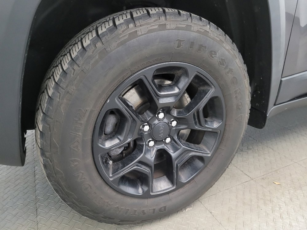 Used 2019 Jeep Cherokee Trailhawk image 31