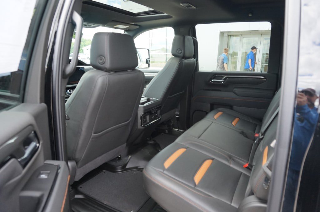 Used 2026 GMC Sierra 3500 AT4 w/ AT4 Premium Plus Package AWD/4WD image 8