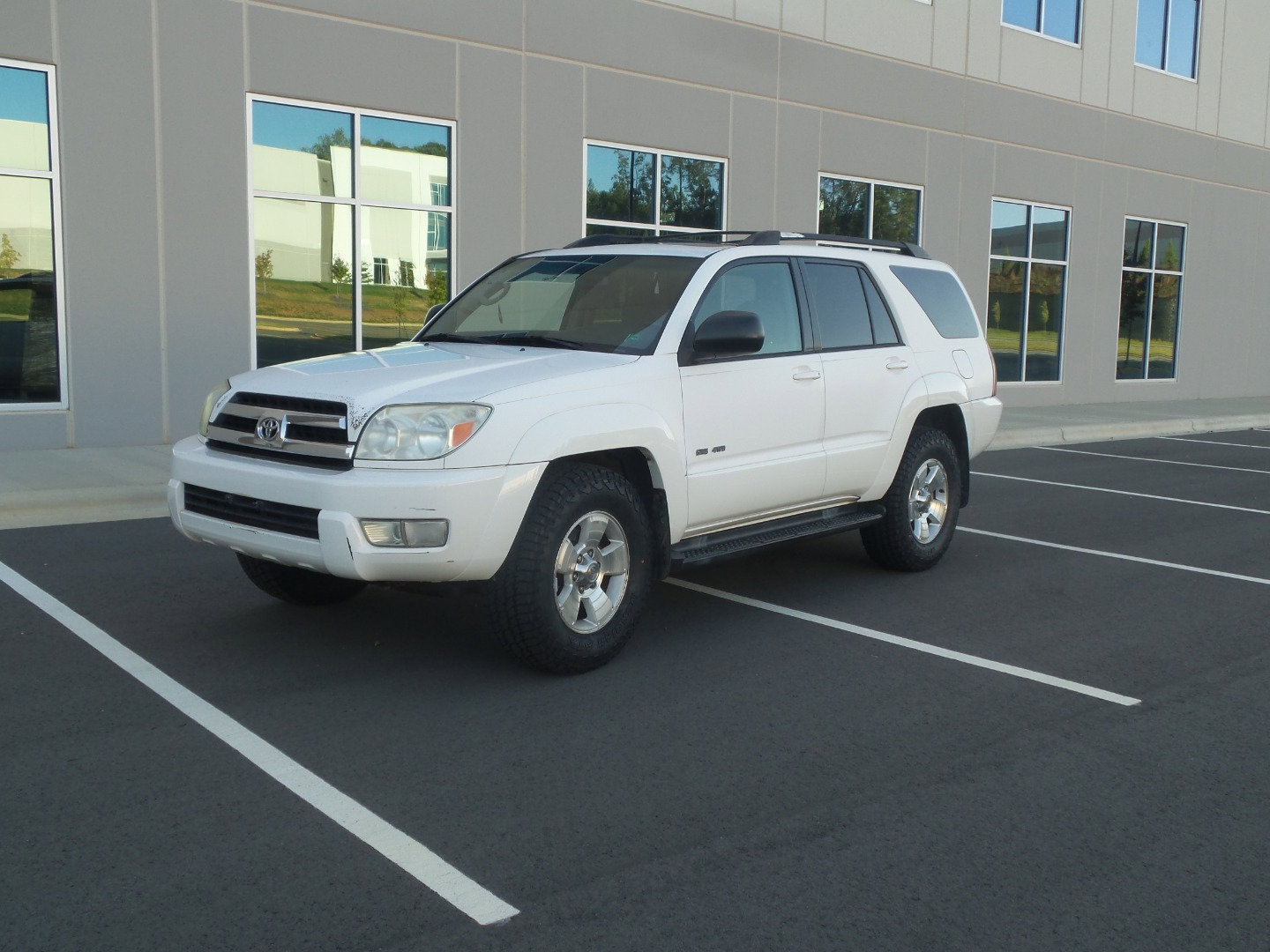 Used 2005 Toyota 4Runner SR5 AWD/4WD image 10