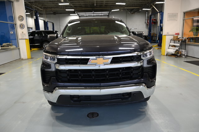 Used 2022 Chevrolet Silverado 1500 LT AWD/4WD image 2