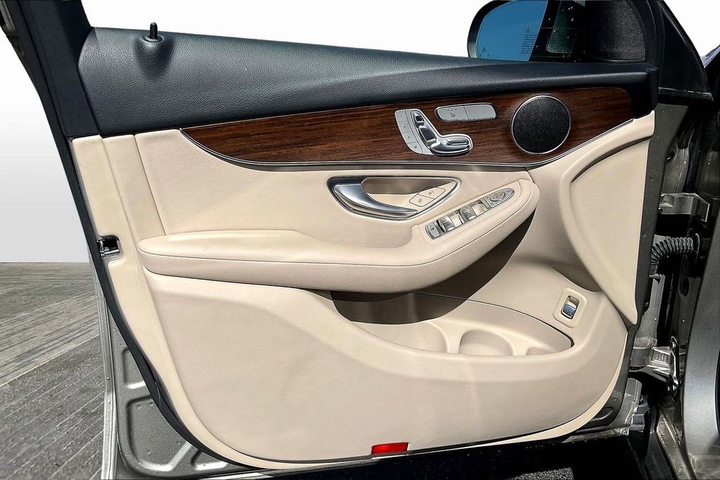 Used 2021 Mercedes-Benz GLC 300 4MATIC image 20