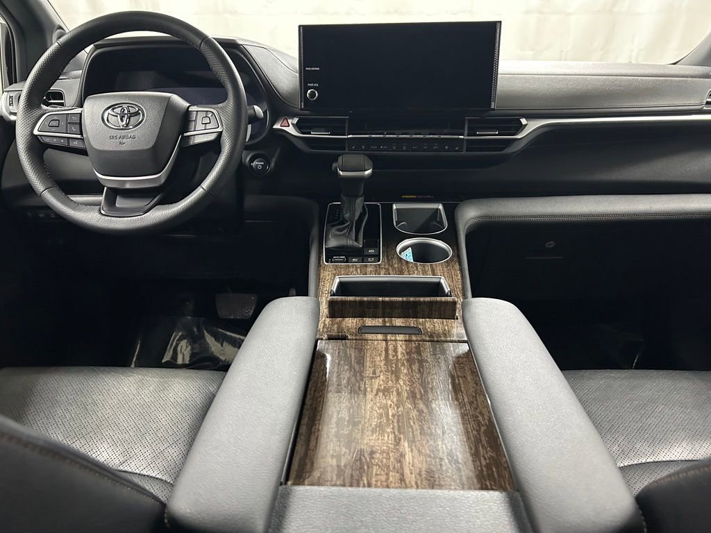 Used 2025 Toyota Sienna Platinum AWD/4WD image 16