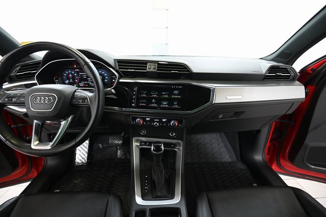 Used 2024 Audi Q3 2.0T Premium image 2