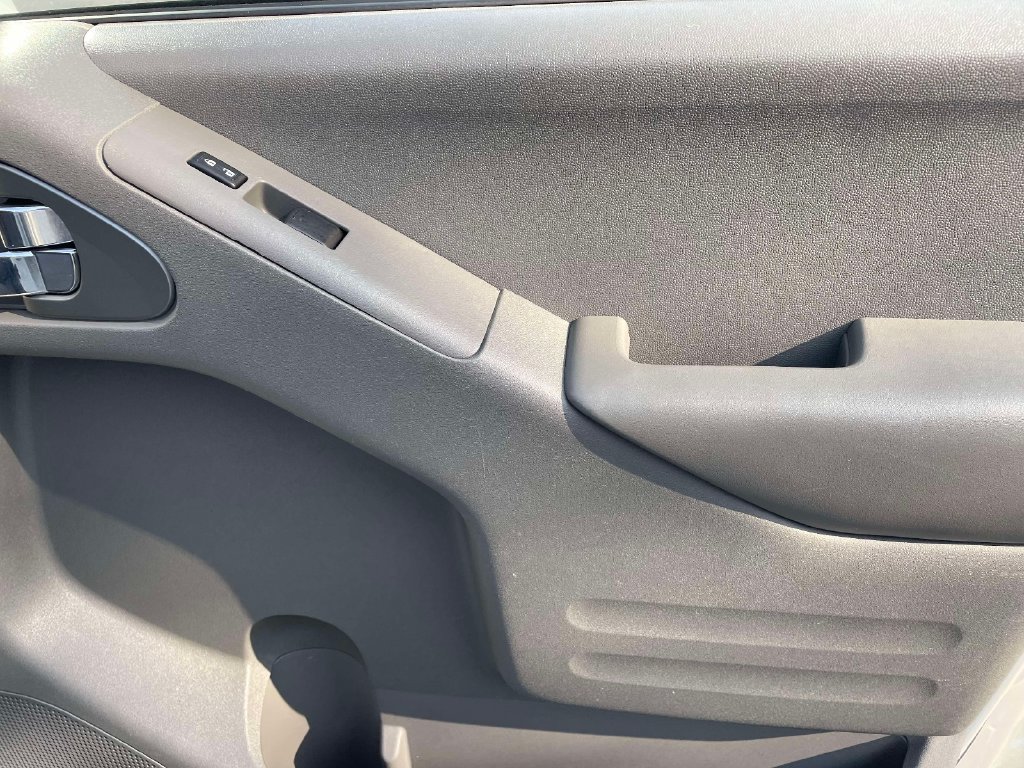 Used 2019 Nissan Frontier SV AWD/4WD image 9