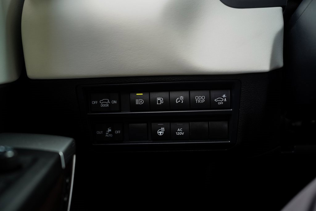 Used 2024 Toyota Sequoia Capstone image 32