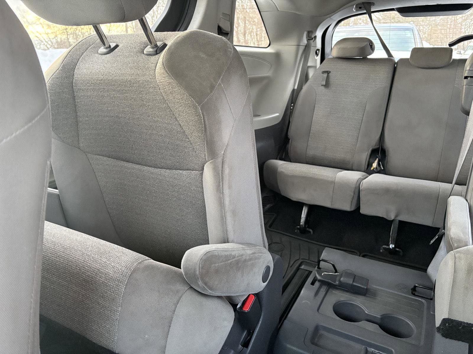 Used 2021 Toyota Sienna LE image 22