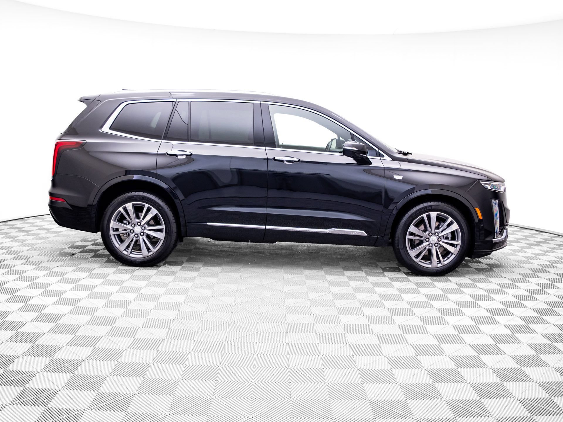 Certified 2025 Cadillac XT6 Premium Luxury w/ Platinum Package AWD/4WD image 8