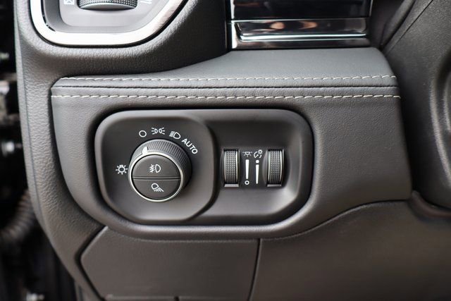 Used 2025 RAM 3500 Limited image 18