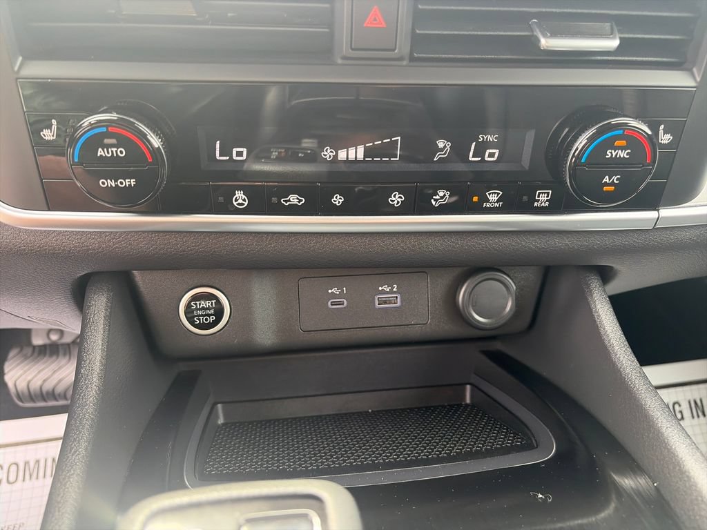 Used 2023 Nissan Rogue SV w/ SV Premium B Package FWD image 18