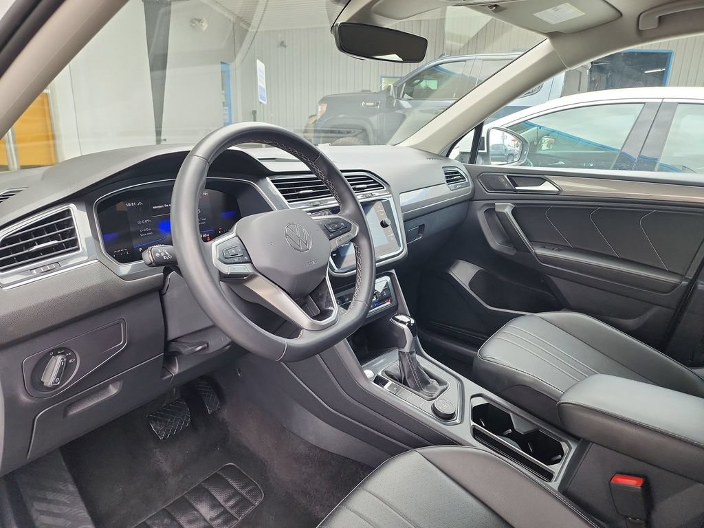 Used 2024 Volkswagen Tiguan SE AWD/4WD image 14