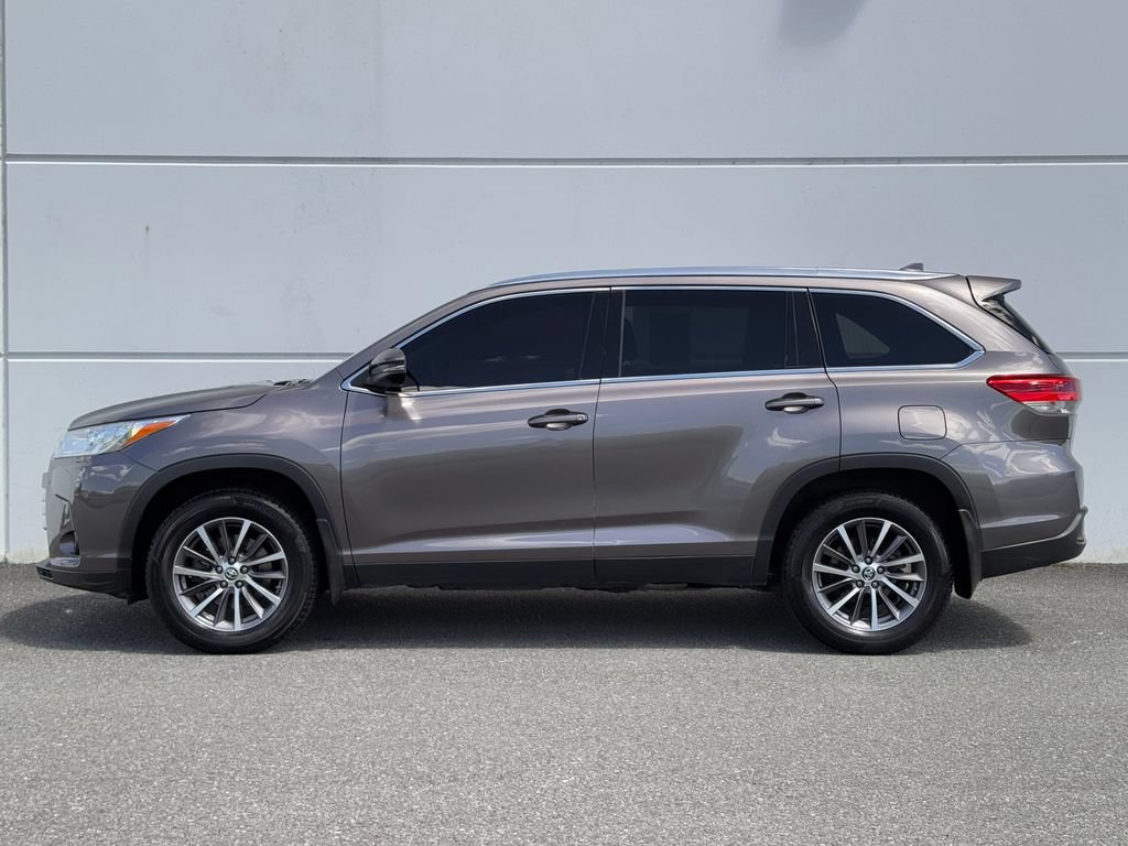 Certified 2019 Toyota Highlander XLE AWD/4WD image 4