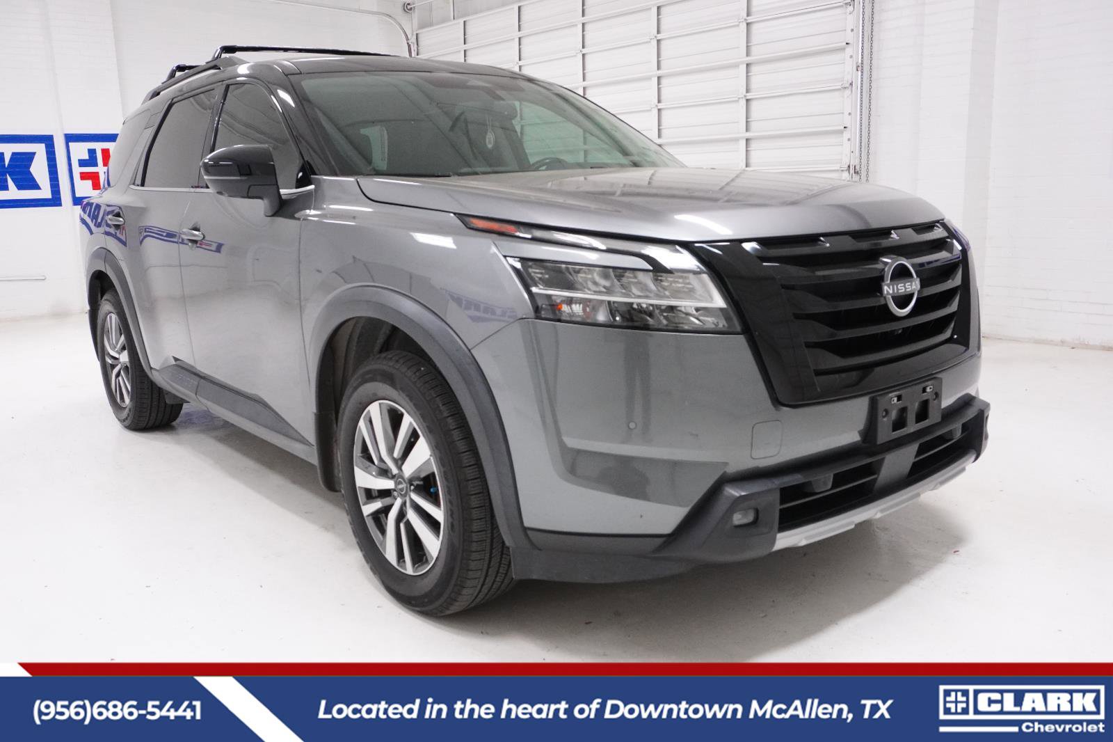 Used 2022 Nissan Pathfinder SL image 3