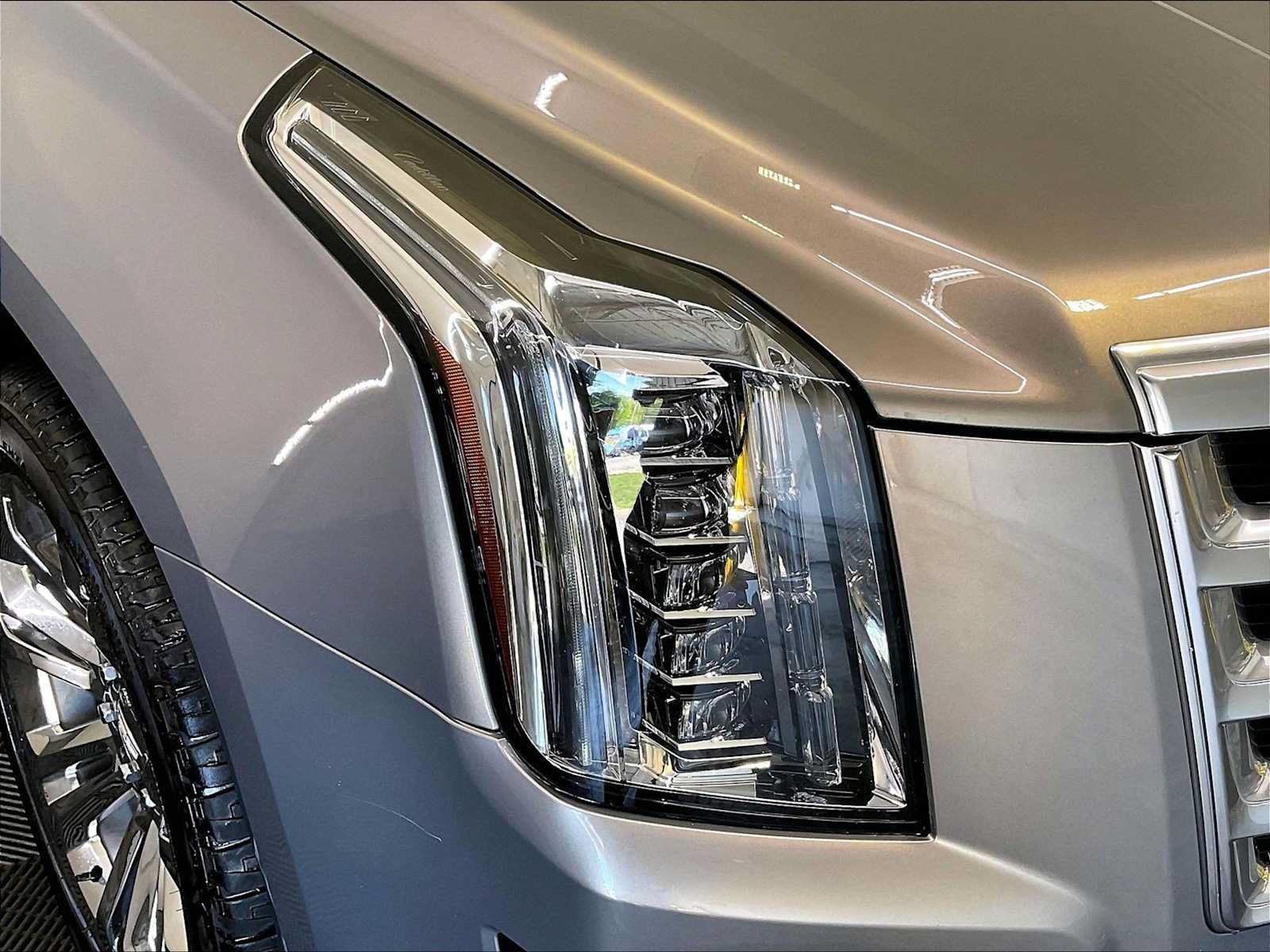 Used 2019 Cadillac Escalade ESV Premium Luxury w/ LPO, Radiant Package AWD/4WD image 12