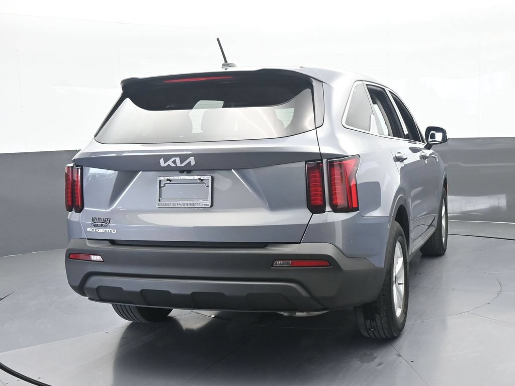 Used 2023 Kia Sorento LX FWD image 5