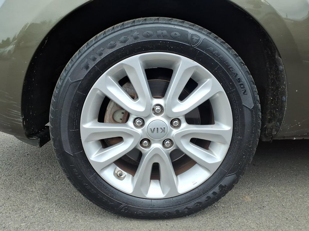 Used 2012 Kia Soul + FWD image 22