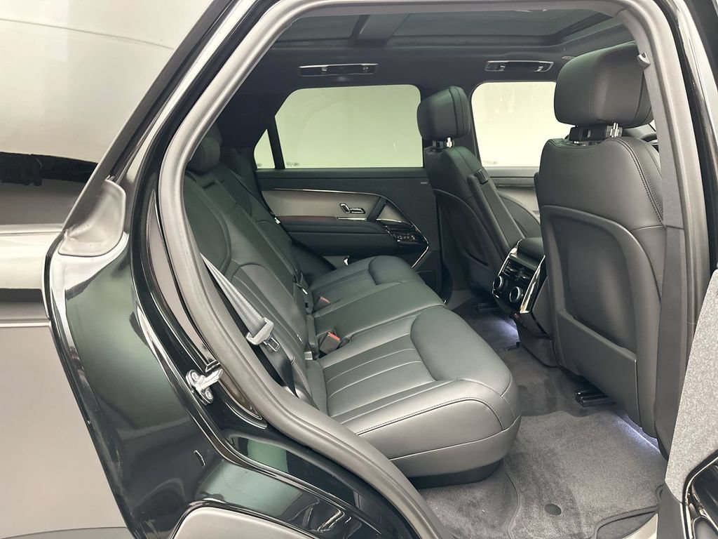 Certified 2025 Land Rover Range Rover Sport SE AWD/4WD image 5