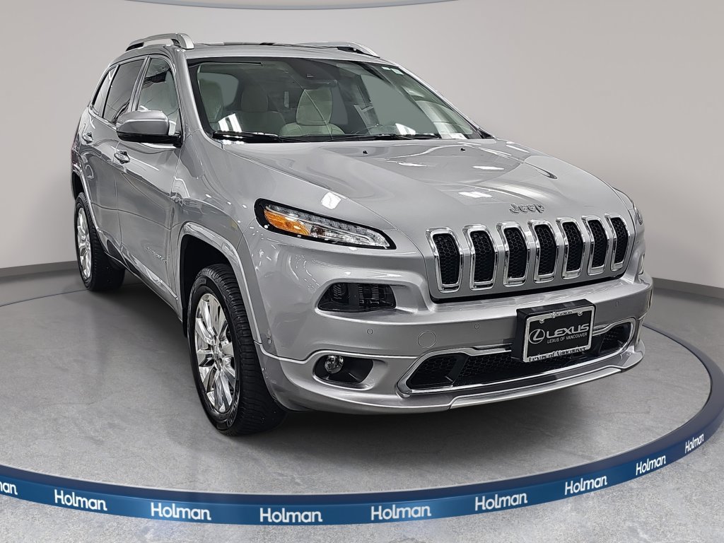 Used 2017 Jeep Cherokee Overland w/ Technology Group AWD/4WD image 4